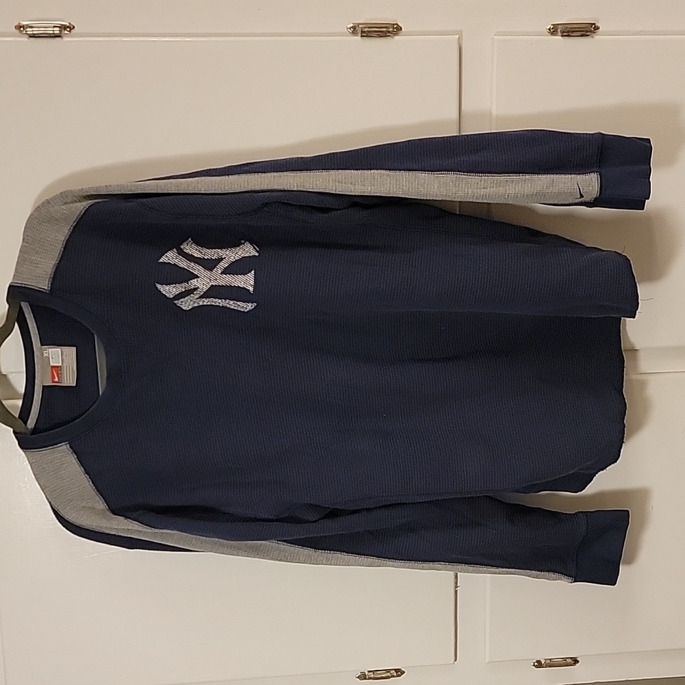 Nike Yankees thermal long sleeve shirt